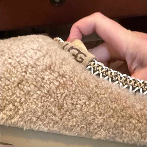 UGG womens slippers. Size 9 - Picture 4 of 8